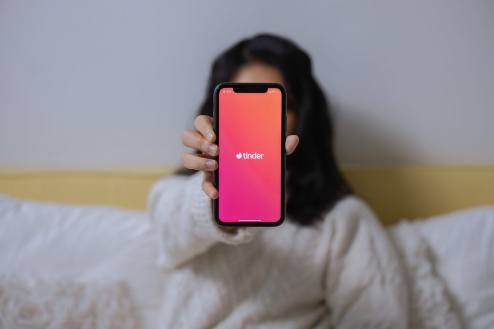 Podryw na Tinderze - mroczne strony